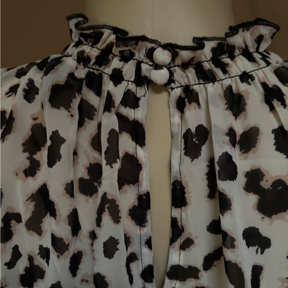 Express Leopard Print Ruffle Neck Top - Picture 5 of 6
